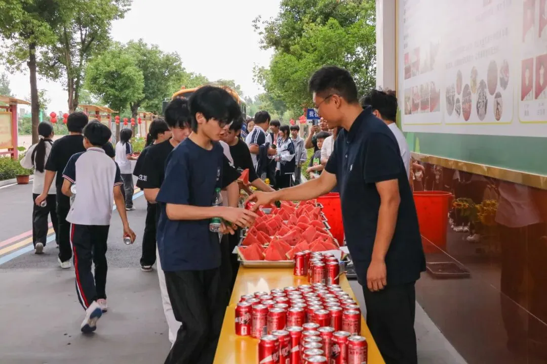 中考落幕,美好收官|清甜赴夏,为爱加冕!固始县文星学校暖心送别九年级学子-第29张图片-四季读书网 中考落幕,美好收官|清甜赴夏,为爱加冕!固始县文星学校暖心送别九年级学子-第29张图片-四季读书网