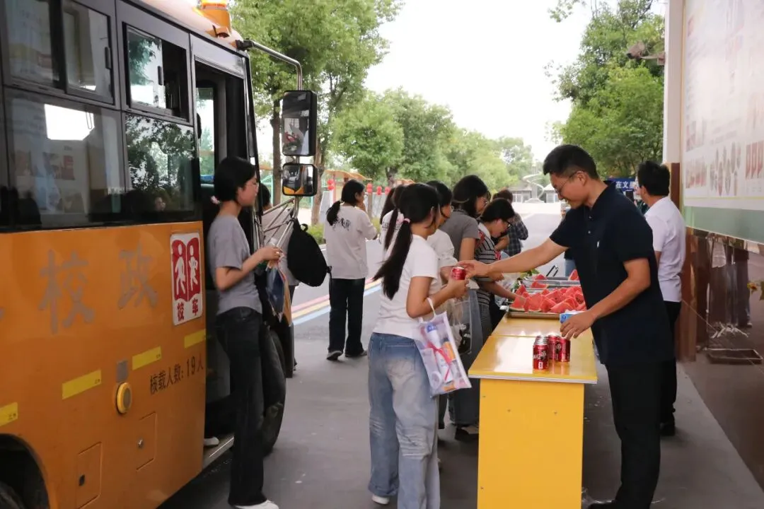 中考落幕,美好收官|清甜赴夏,为爱加冕!固始县文星学校暖心送别九年级学子-第31张图片-四季读书网 中考落幕,美好收官|清甜赴夏,为爱加冕!固始县文星学校暖心送别九年级学子-第31张图片-四季读书网