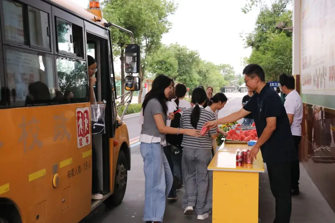 中考落幕,美好收官|清甜赴夏,为爱加冕!固始县文星学校暖心送别九年级学子-第32张图片-四季读书网 中考落幕,美好收官|清甜赴夏,为爱加冕!固始县文星学校暖心送别九年级学子-第32张图片-四季读书网