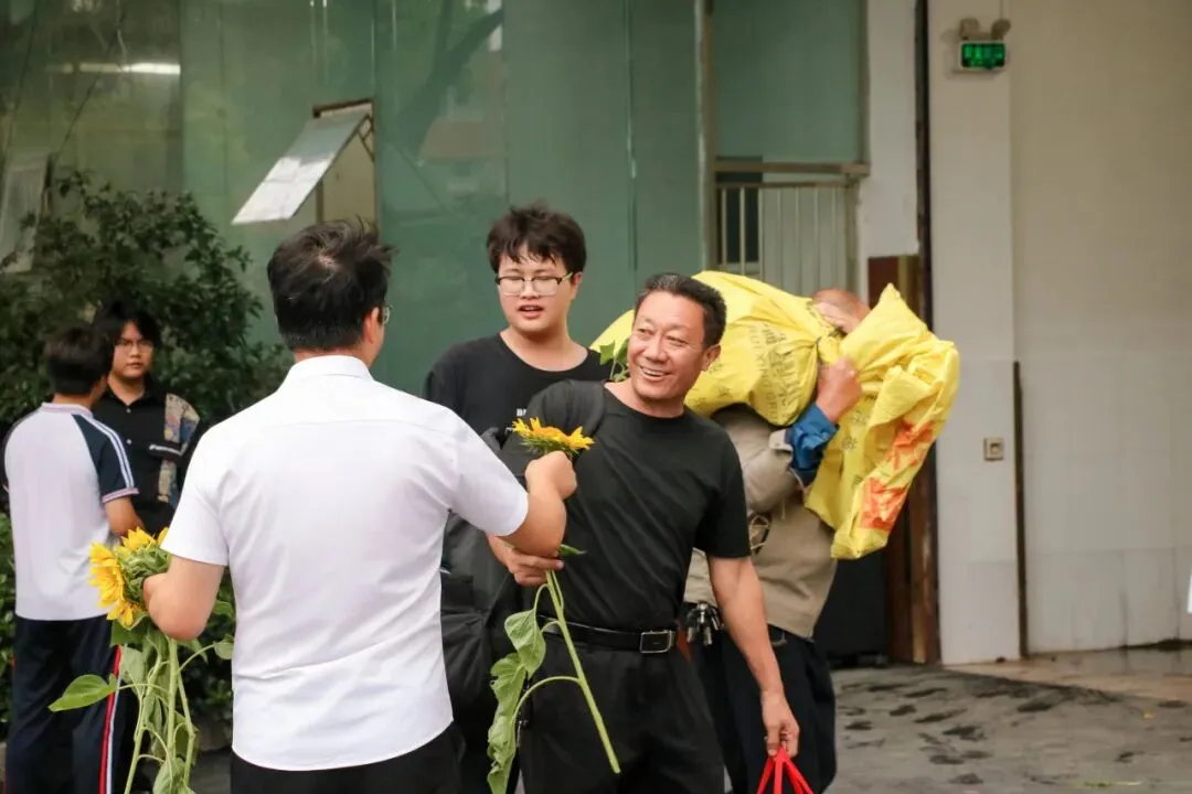 中考落幕,美好收官|清甜赴夏,为爱加冕!固始县文星学校暖心送别九年级学子-第45张图片-四季读书网 中考落幕,美好收官|清甜赴夏,为爱加冕!固始县文星学校暖心送别九年级学子-第45张图片-四季读书网