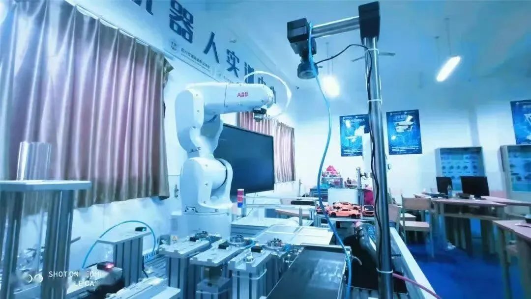 中考出分别焦虑|公办国示范职校,升学就业双兜底中考成绩出炉,几家欢喜几家愁.-第8张图片-四季读书网 中考出分别焦虑|公办国示范职校,升学就业双兜底中考成绩出炉,几家欢喜几家愁.-第8张图片-四季读书网