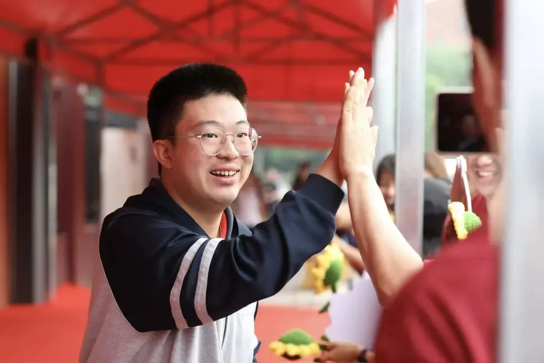 中考现场直击!执笔追梦,为亦城学子加油-第3张图片-四季读书网 中考现场直击!执笔追梦,为亦城学子加油-第3张图片-四季读书网