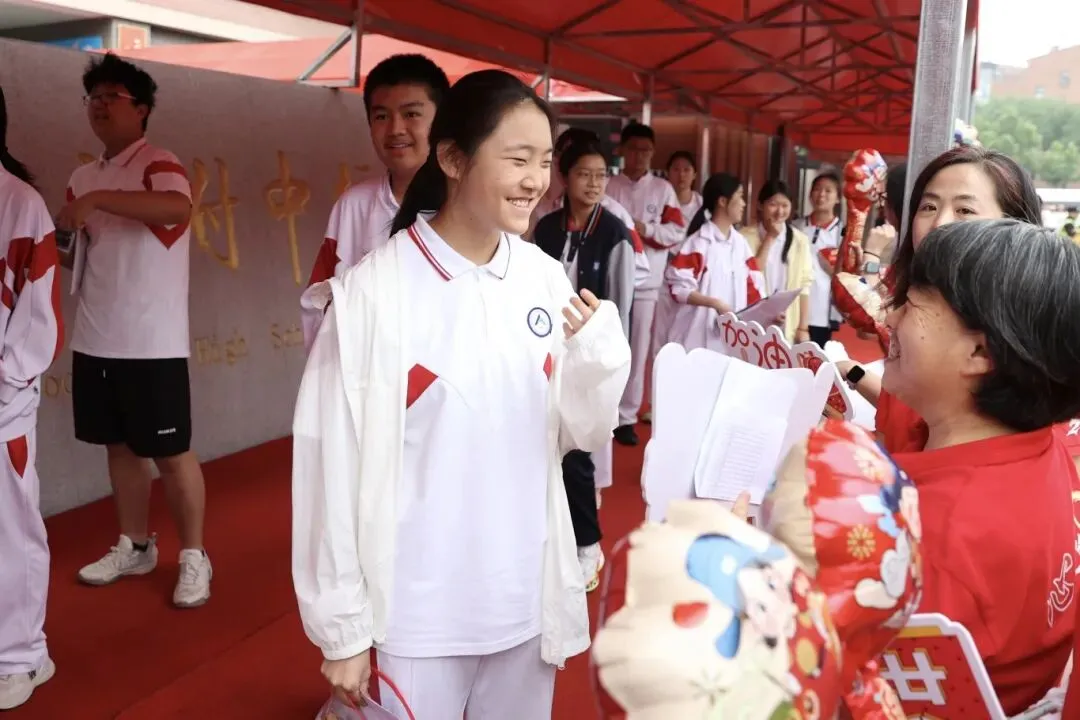 中考现场直击!执笔追梦,为亦城学子加油-第4张图片-四季读书网 中考现场直击!执笔追梦,为亦城学子加油-第4张图片-四季读书网