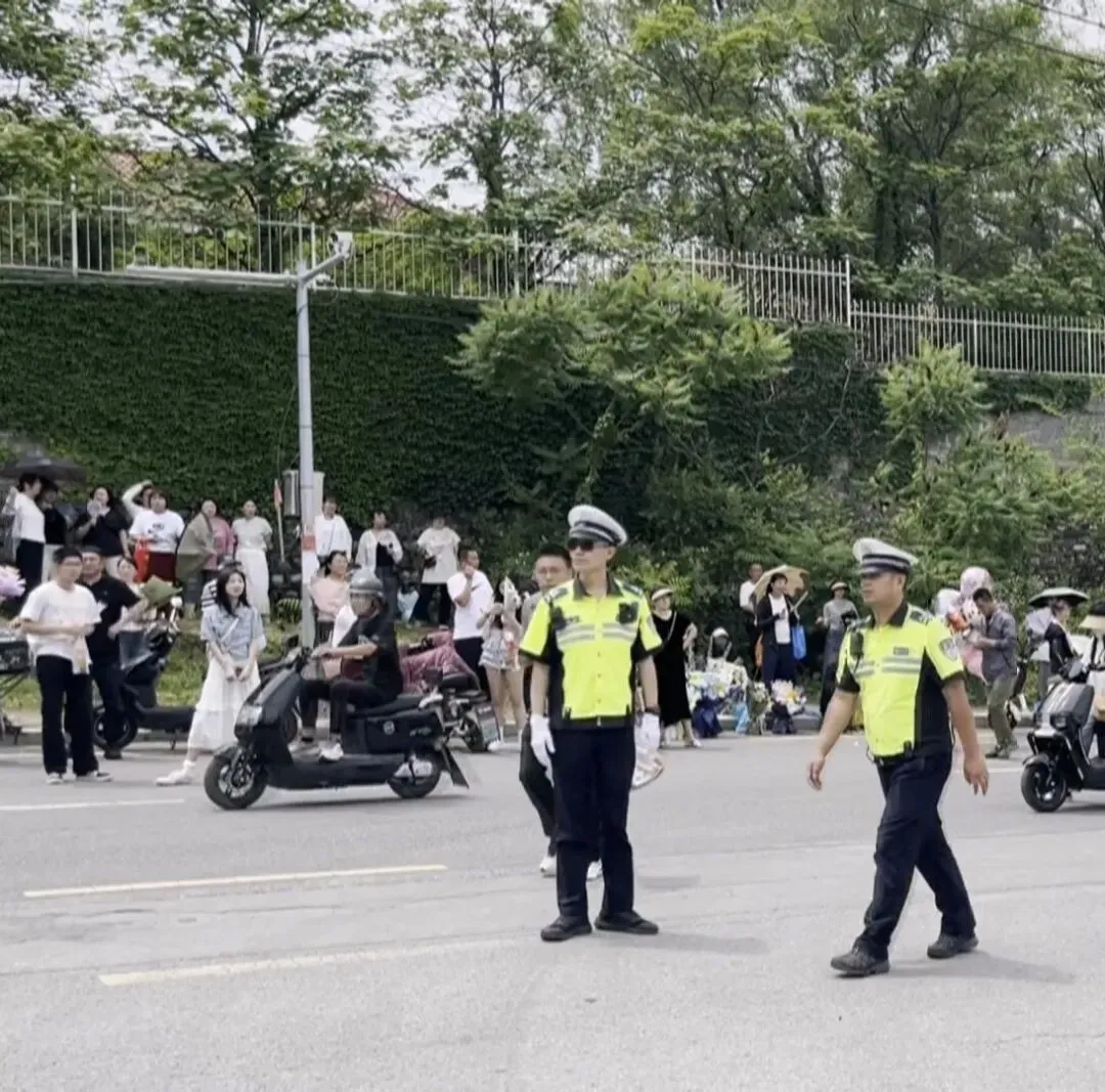 本溪县公安局交管大队全力护航中考-第2张图片-四季读书网 本溪县公安局交管大队全力护航中考-第2张图片-四季读书网