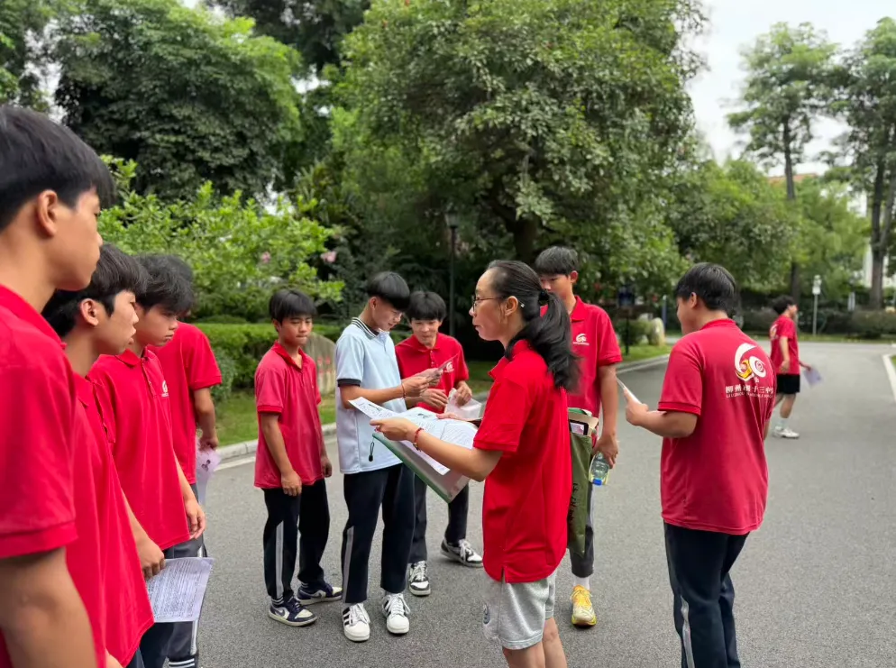 11.2万学子,加油!2026中考首日现场直击→-第19张图片-四季读书网 11.2万学子,加油!2026中考首日现场直击→-第19张图片-四季读书网