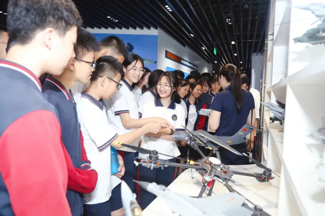 凭中考成绩择优录取!苏州新草桥中学2026高中部招生简章发布-第94张图片-四季读书网 凭中考成绩择优录取!苏州新草桥中学2026高中部招生简章发布-第94张图片-四季读书网