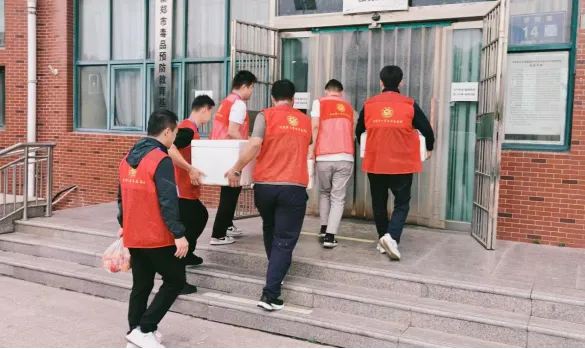 新郑市:退役不褪色 暖心护中考——新郑市退役军人志愿服务队全力护航-第2张图片-四季读书网