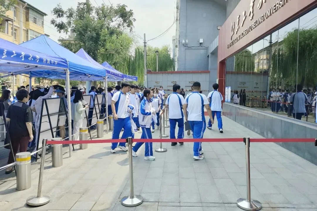 中考首日“静音”又“暖心”!双井街道全力护航 让梦想从容启航-第4张图片-四季读书网