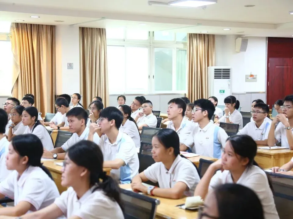 【根脉·赋能】名师引路,蓄力中考 ——黄金雄老师中考学法指导专题讲座赋能九年级学子决胜-第37张图片-四季读书网