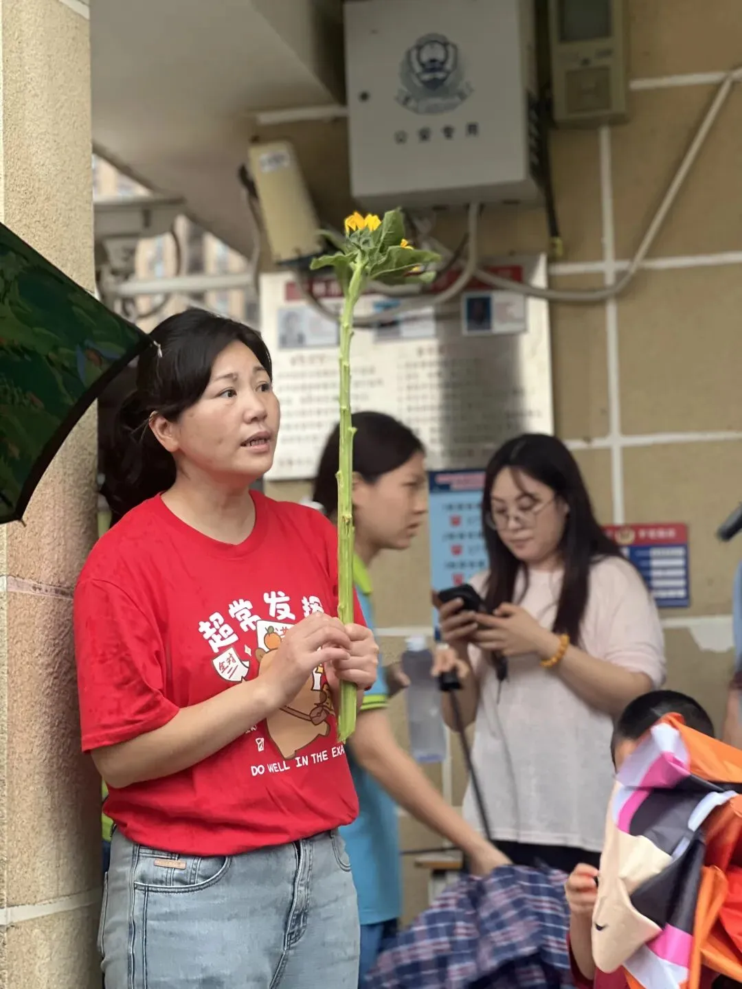 中考首日,为桂林13万考生加油!直击现场→-第9张图片-四季读书网 中考首日,为桂林13万考生加油!直击现场→-第9张图片-四季读书网