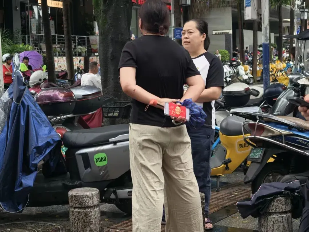 中考首日,为桂林13万考生加油!直击现场→-第10张图片-四季读书网 中考首日,为桂林13万考生加油!直击现场→-第10张图片-四季读书网