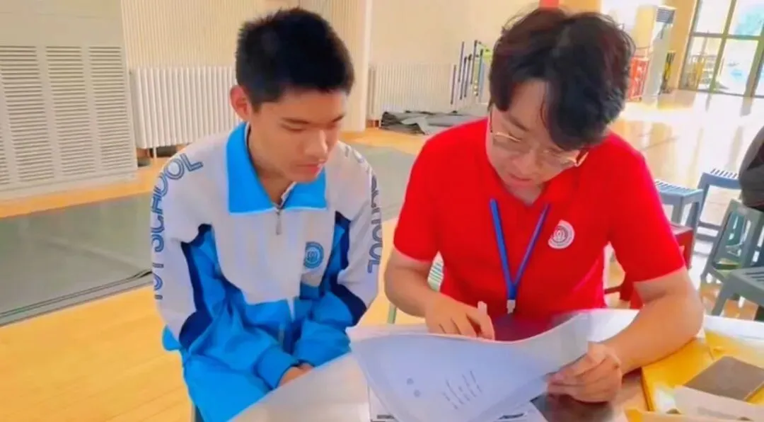 中考首日 | 2026蓝校服,出征!-第15张图片-四季读书网 中考首日 | 2026蓝校服,出征!-第15张图片-四季读书网