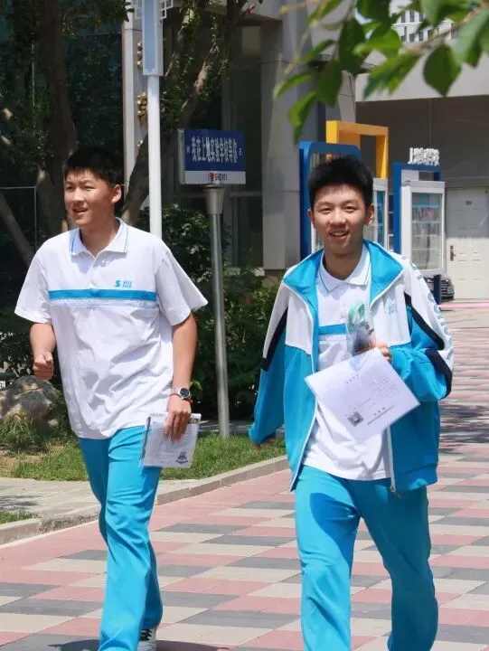 中考首日,少年只管向前冲!!!-第17张图片-四季读书网