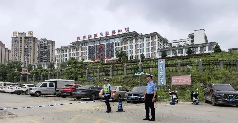 中考首日,百色交管为青春逐梦之路保驾护航-第7张图片-四季读书网 中考首日,百色交管为青春逐梦之路保驾护航-第7张图片-四季读书网