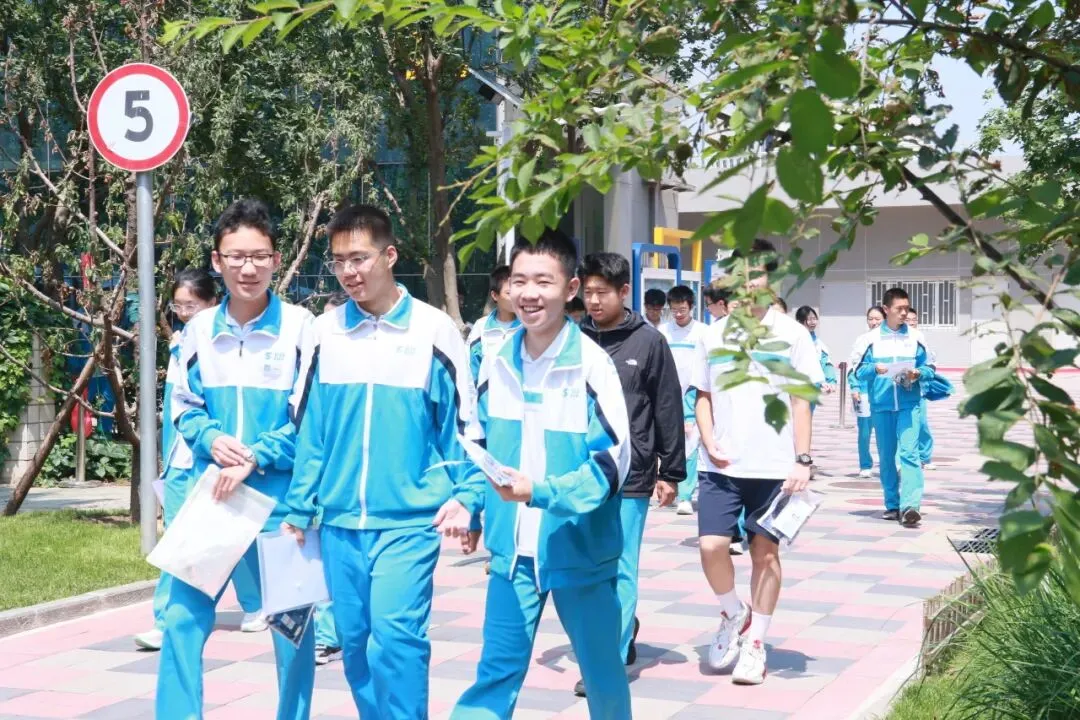 中考首日,少年只管向前冲!!!-第23张图片-四季读书网