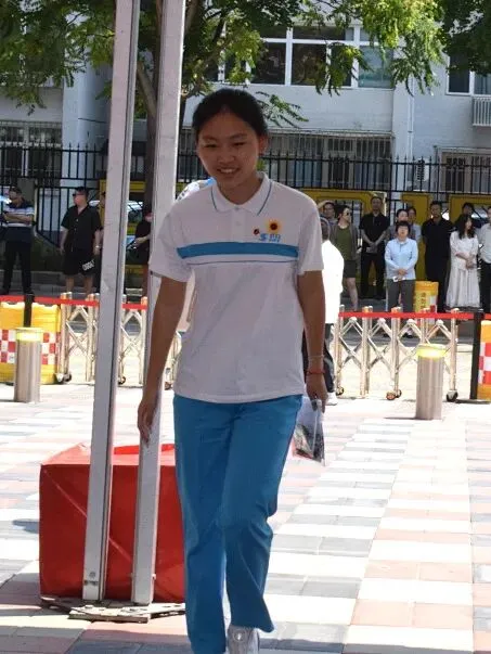 中考首日,少年只管向前冲!!!-第27张图片-四季读书网