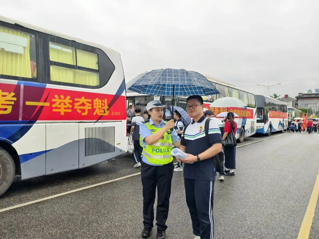 中考首日,百色交管为青春逐梦之路保驾护航-第12张图片-四季读书网 中考首日,百色交管为青春逐梦之路保驾护航-第12张图片-四季读书网