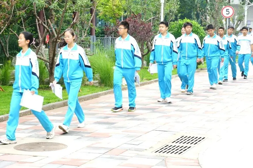 中考首日,少年只管向前冲!!!-第44张图片-四季读书网
