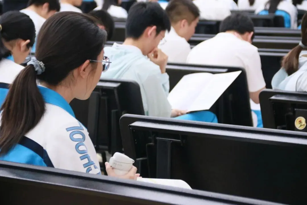 中考首日,少年只管向前冲!!!-第55张图片-四季读书网