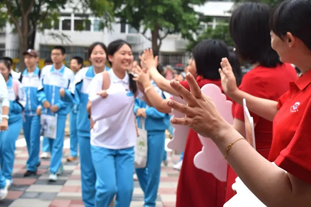 中考首日,少年只管向前冲!!!-第84张图片-四季读书网