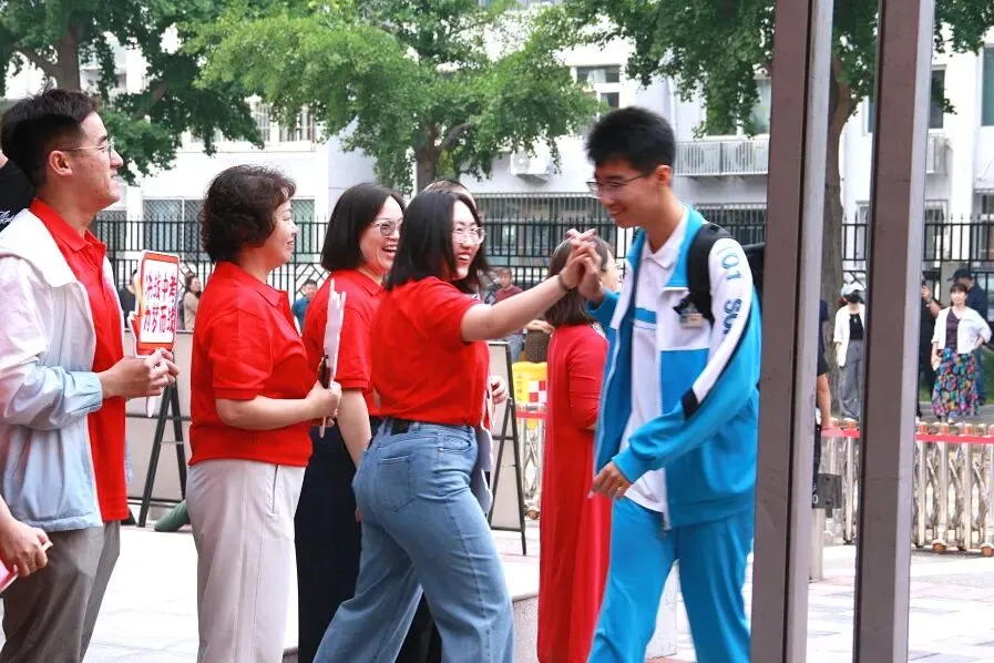 中考首日,少年只管向前冲!!!-第85张图片-四季读书网