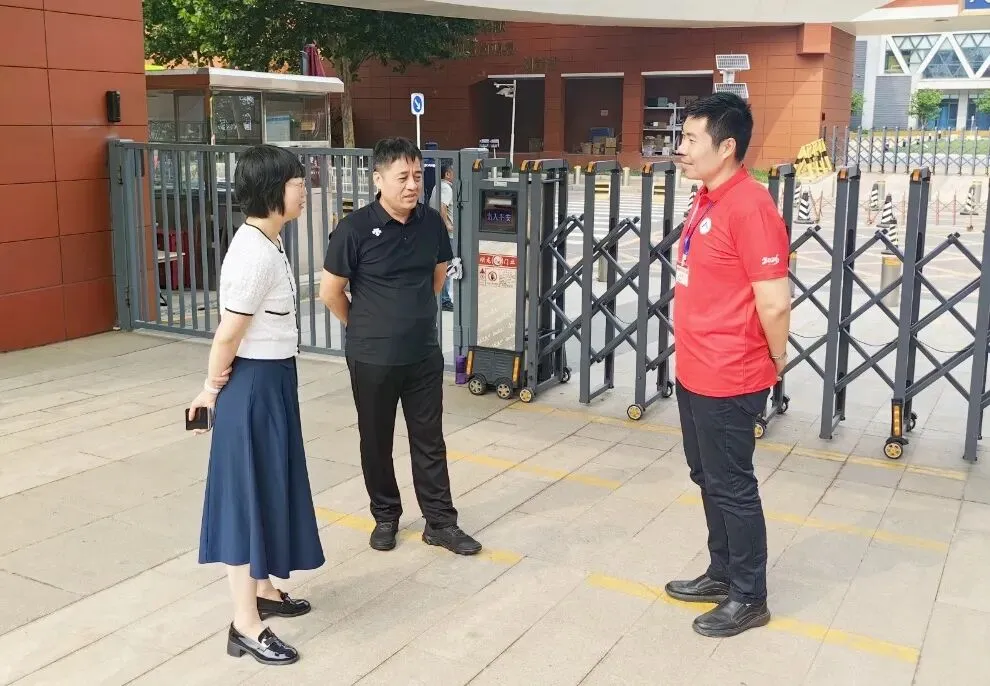 中考首日,瀛海镇全力以“护”!-第5张图片-四季读书网 中考首日,瀛海镇全力以“护”!-第5张图片-四季读书网