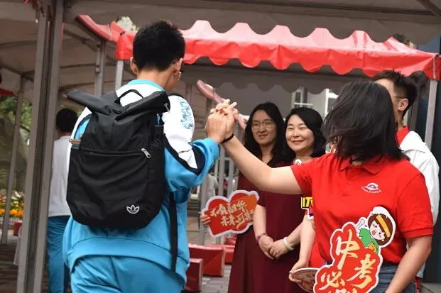 中考首日,少年只管向前冲!!!-第100张图片-四季读书网