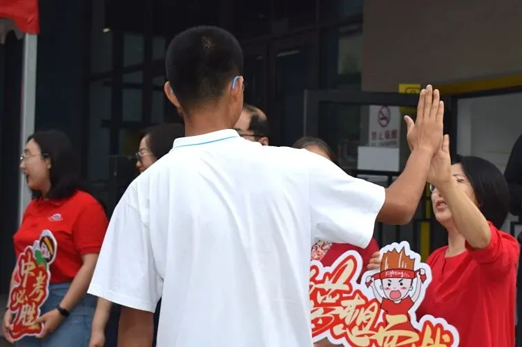 中考首日,少年只管向前冲!!!-第101张图片-四季读书网