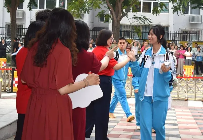 中考首日,少年只管向前冲!!!-第104张图片-四季读书网
