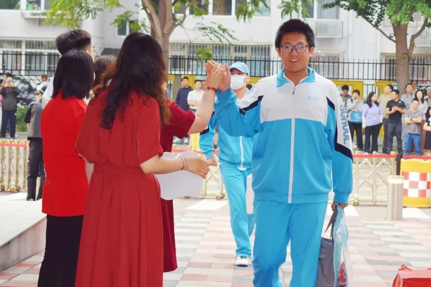 中考首日,少年只管向前冲!!!-第110张图片-四季读书网