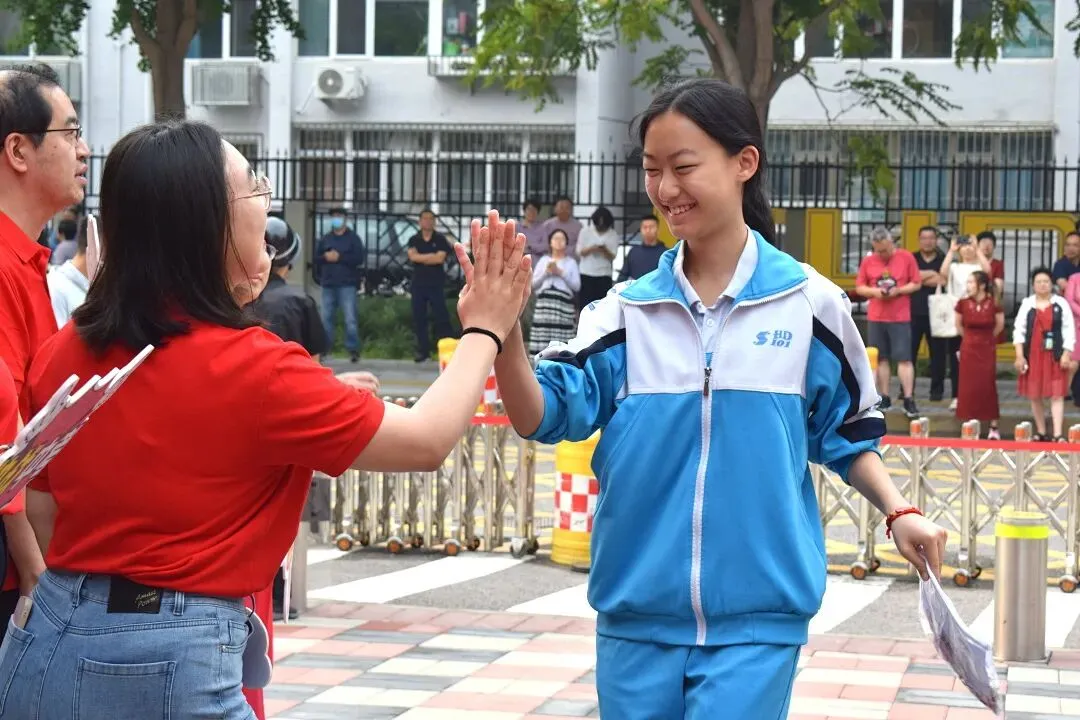 中考首日,少年只管向前冲!!!-第111张图片-四季读书网