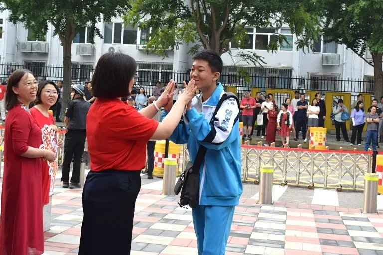 中考首日,少年只管向前冲!!!-第112张图片-四季读书网