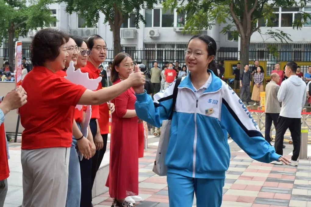 中考首日,少年只管向前冲!!!-第114张图片-四季读书网