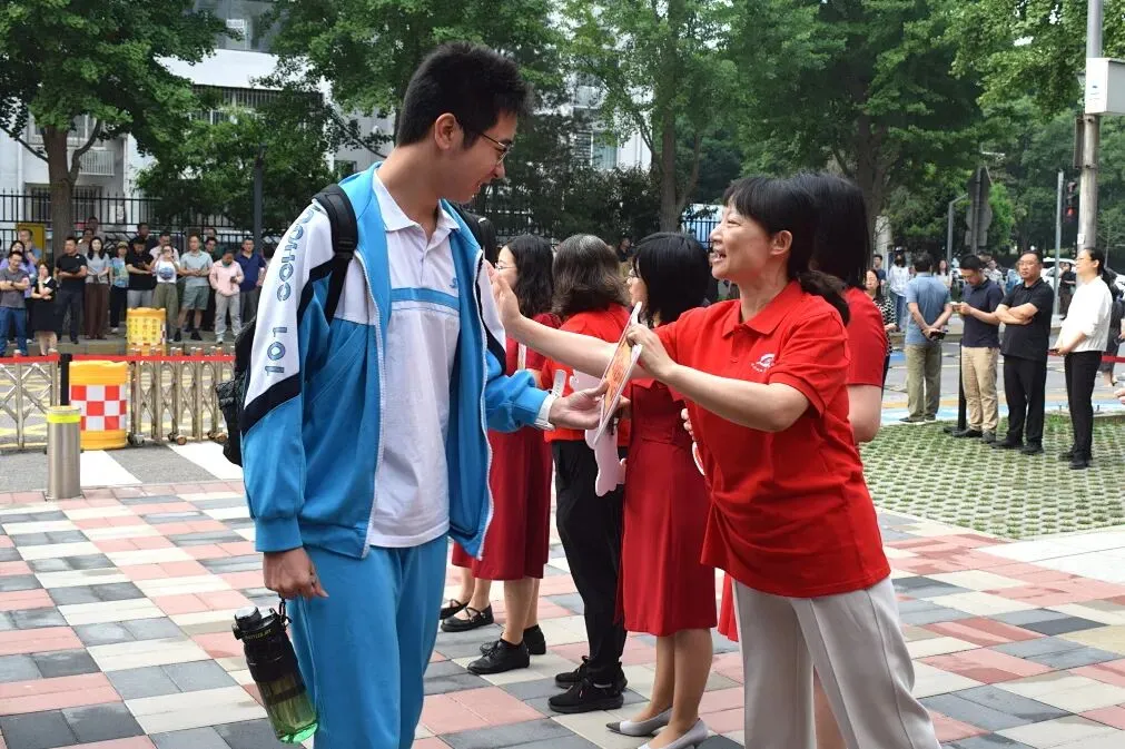 中考首日,少年只管向前冲!!!-第116张图片-四季读书网