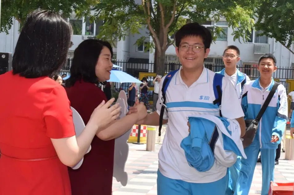 中考首日,少年只管向前冲!!!-第132张图片-四季读书网