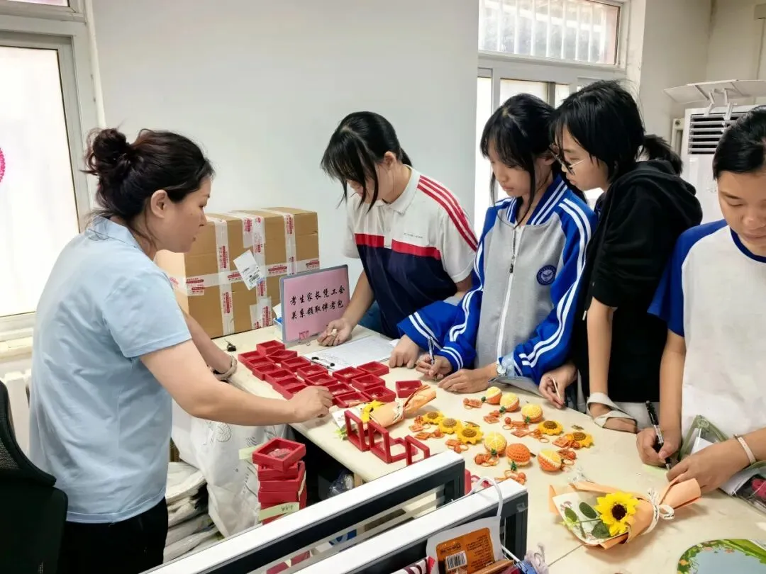 中考首日,考场内你们全力以赴,考场外我们全力护“航”!-第12张图片-四季读书网 中考首日,考场内你们全力以赴,考场外我们全力护“航”!-第12张图片-四季读书网