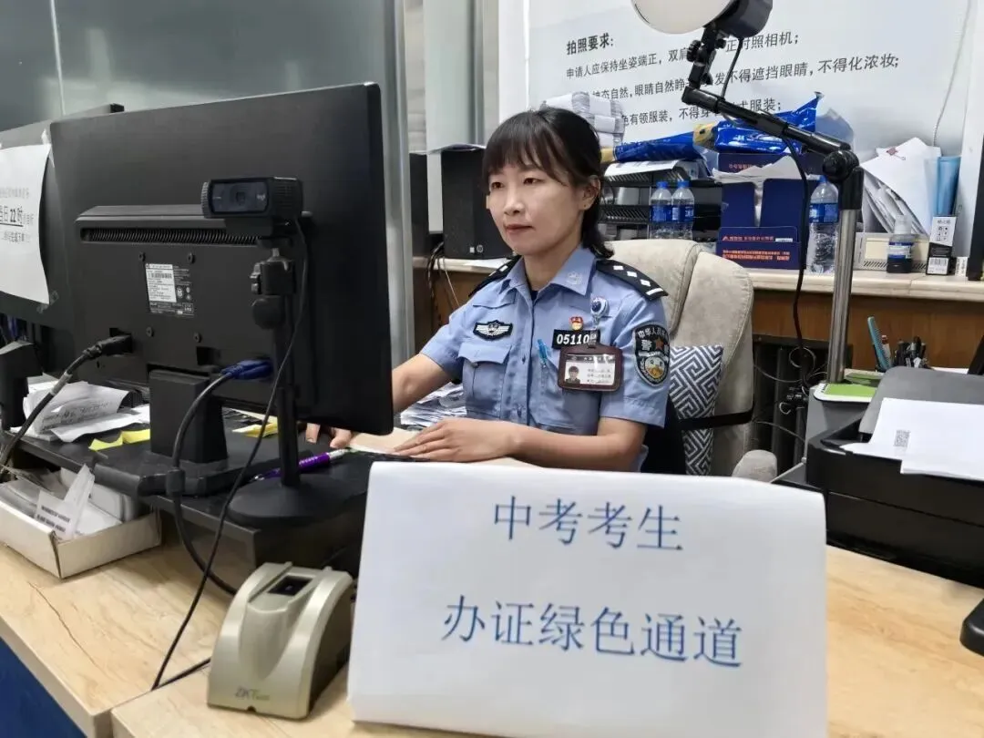 藏蓝护航中考,大兴公安暖心相伴-第6张图片-四季读书网 藏蓝护航中考,大兴公安暖心相伴-第6张图片-四季读书网