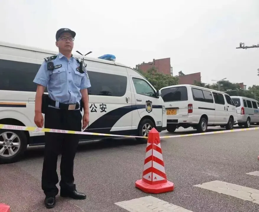 藏蓝护航中考,大兴公安暖心相伴-第18张图片-四季读书网 藏蓝护航中考,大兴公安暖心相伴-第18张图片-四季读书网