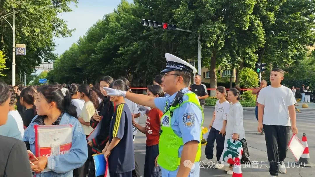 【护航中考】执笔逐光,助梦远航!伊宁交管全力护航2026年中考!-第10张图片-四季读书网