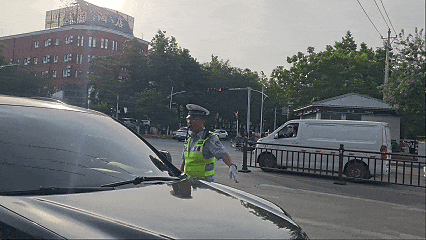 【护航中考】执笔逐光,助梦远航!伊宁交管全力护航2026年中考!-第17张图片-四季读书网
