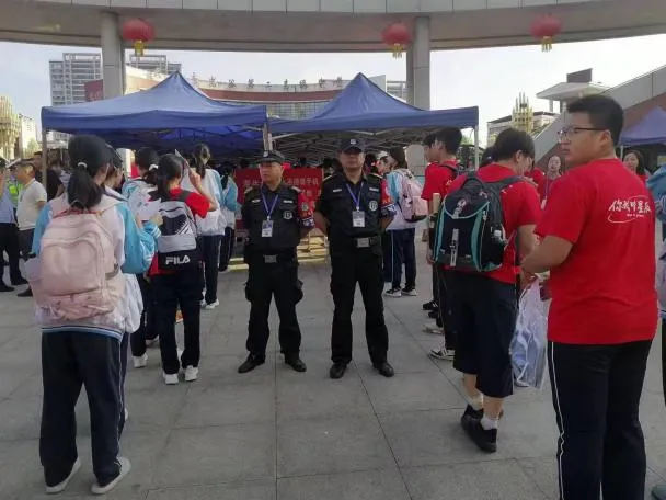 【会员动态】筑牢安全防线 护航中考平安——武汉市保安集团驻东湖高新区教育局保安大队圆满完成安保工作-第7张图片-四季读书网