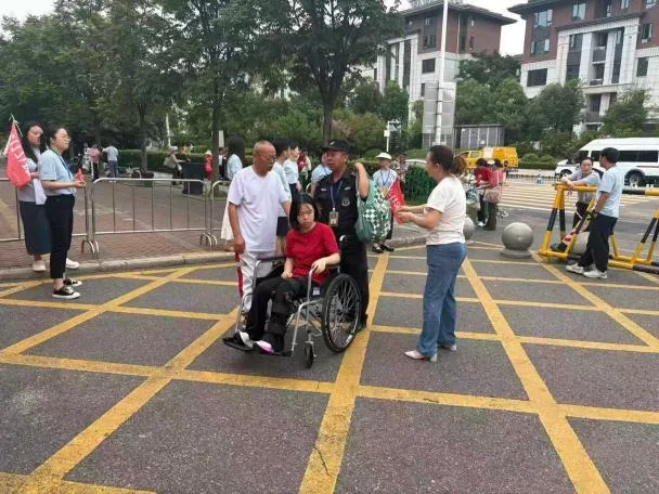 【会员动态】筑牢安全防线 护航中考平安——武汉市保安集团驻东湖高新区教育局保安大队圆满完成安保工作-第9张图片-四季读书网