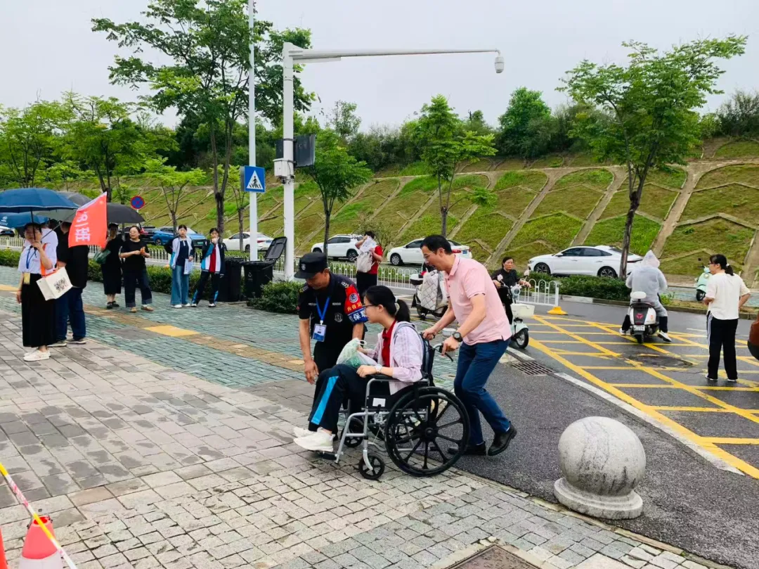 【会员动态】筑牢安全防线 护航中考平安——武汉市保安集团驻东湖高新区教育局保安大队圆满完成安保工作-第10张图片-四季读书网