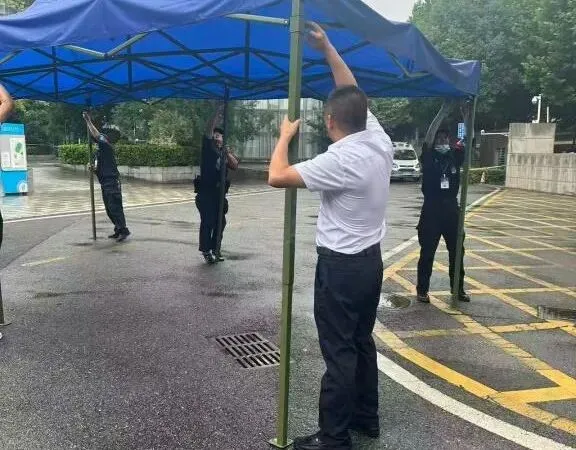 【会员动态】筑牢安全防线 护航中考平安——武汉市保安集团驻东湖高新区教育局保安大队圆满完成安保工作-第11张图片-四季读书网