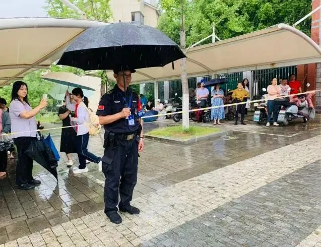 【会员动态】筑牢安全防线 护航中考平安——武汉市保安集团驻东湖高新区教育局保安大队圆满完成安保工作-第12张图片-四季读书网