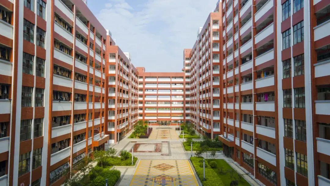 圆梦中考,大家育才未来学校请全南宁市中考考生免费喝品牌奶茶-第7张图片-四季读书网
