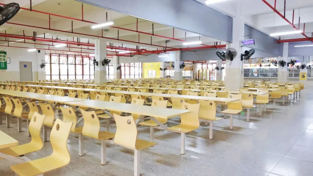 圆梦中考,大家育才未来学校请全南宁市中考考生免费喝品牌奶茶-第8张图片-四季读书网