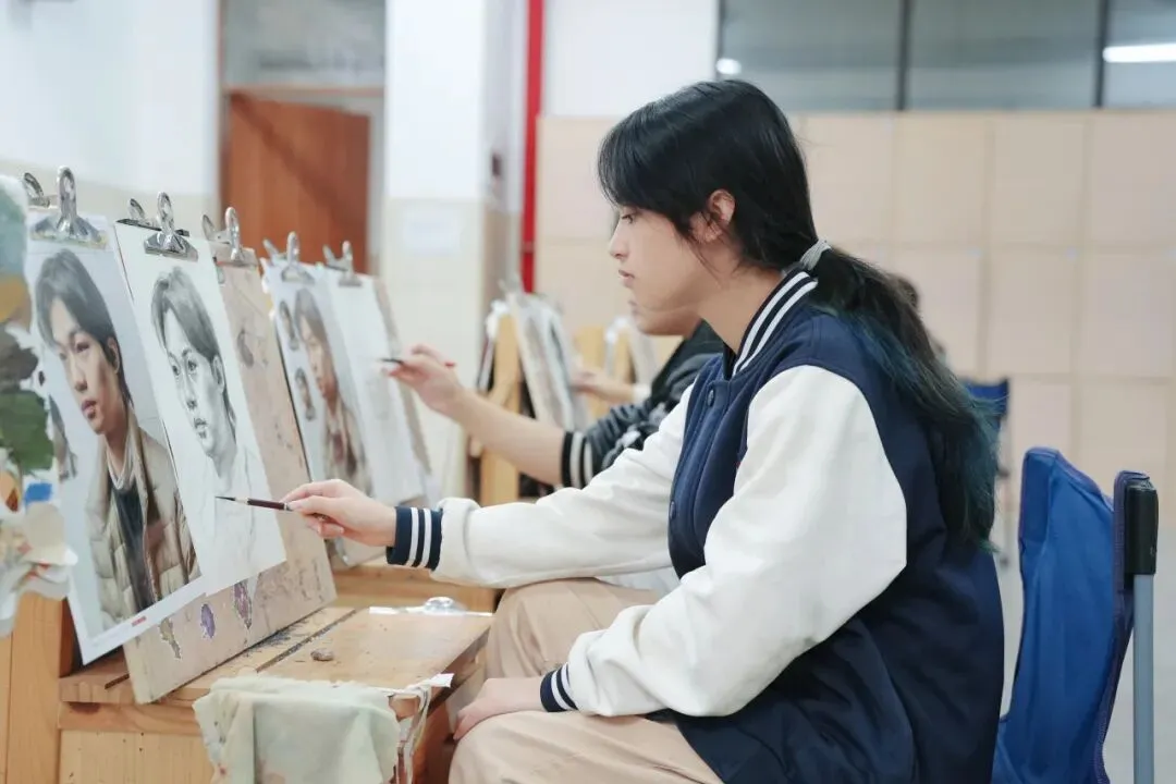 圆梦中考,大家育才未来学校请全南宁市中考考生免费喝品牌奶茶-第34张图片-四季读书网