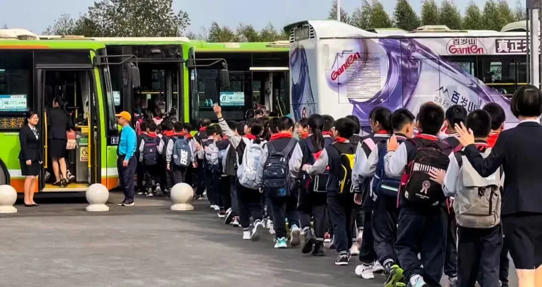 圆梦中考,大家育才未来学校请全南宁市中考考生免费喝品牌奶茶-第72张图片-四季读书网