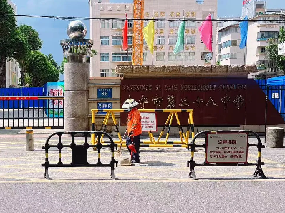 中考逐梦,“城管蓝”守护少年荣光-第10张图片-四季读书网 中考逐梦,“城管蓝”守护少年荣光-第10张图片-四季读书网
